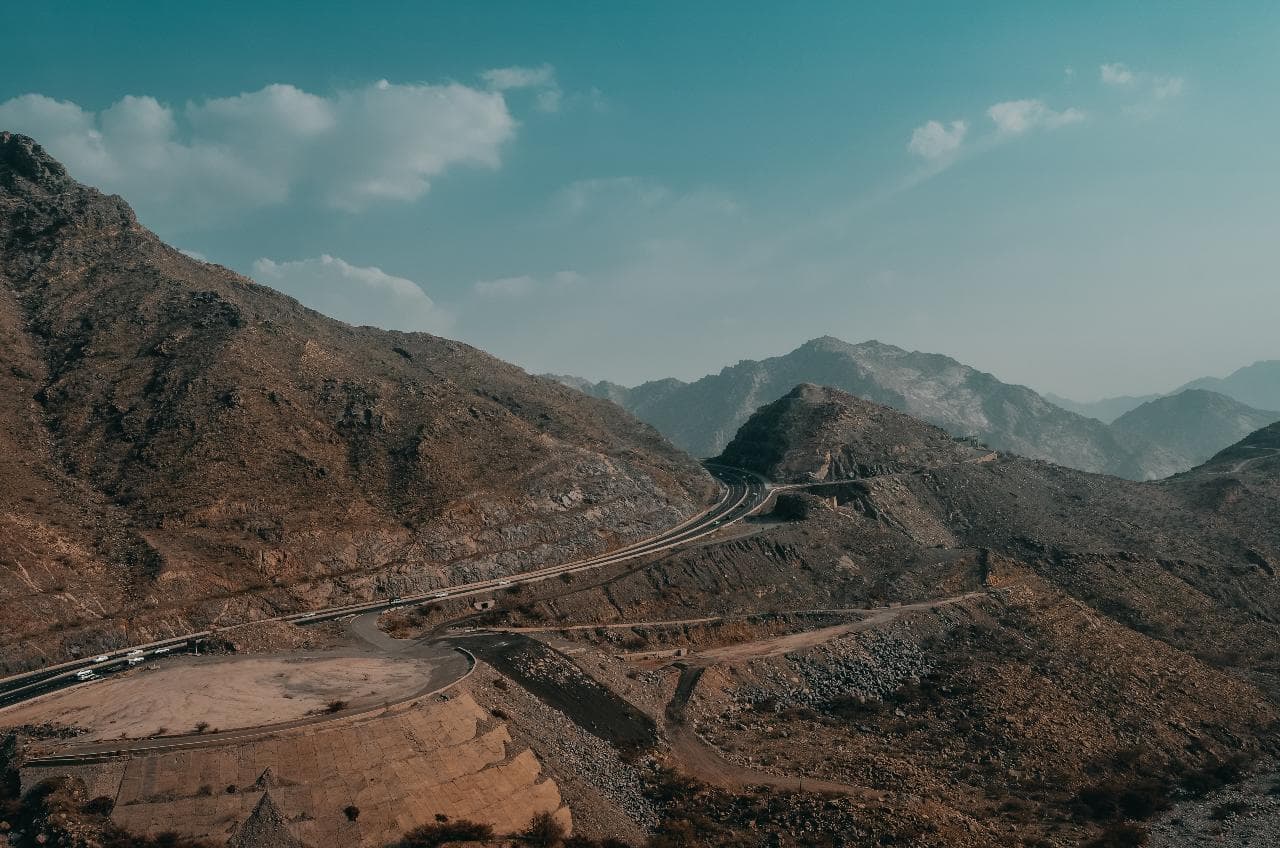 Menapaki Jejak Hijrah: Panduan Wisata Religi ke Jabal Tsur, Gunung Bersejarah di Makkah
