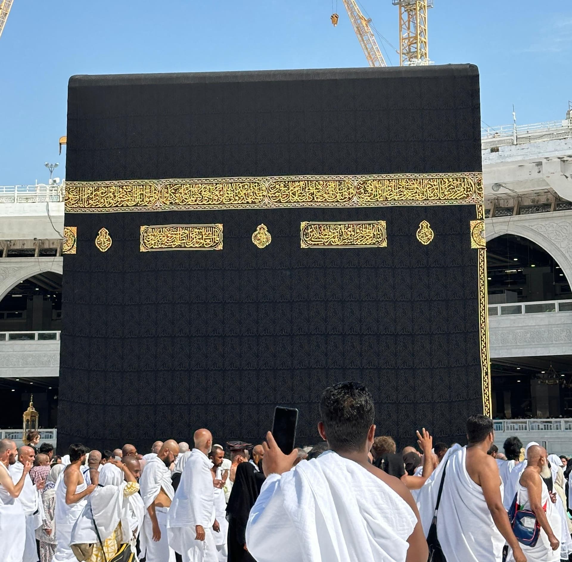 Mengapa Banyak Orang Menangis Saat Melihat Kaābah Pertama Kali?